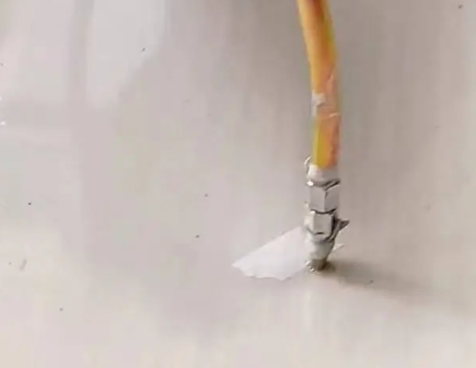 莎车瓷砖空鼓维修公司专业解答在瓷砖铺贴过程中，如果使用的砂料过粗（如全部使用了粗砂），可能会导致以下问题