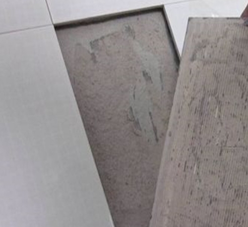 莎车瓷砖空鼓维修公司分享瓷砖铺贴时如果打浆（即涂抹在瓷砖背面和基层上的砂浆或瓷砖胶）过少，会带来以下问题